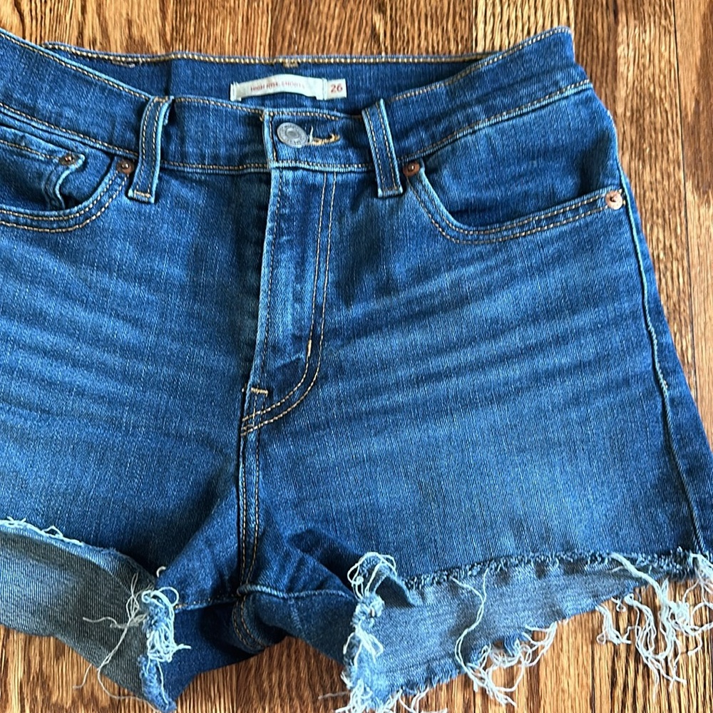Levi’s stretch high rise Jean shorts